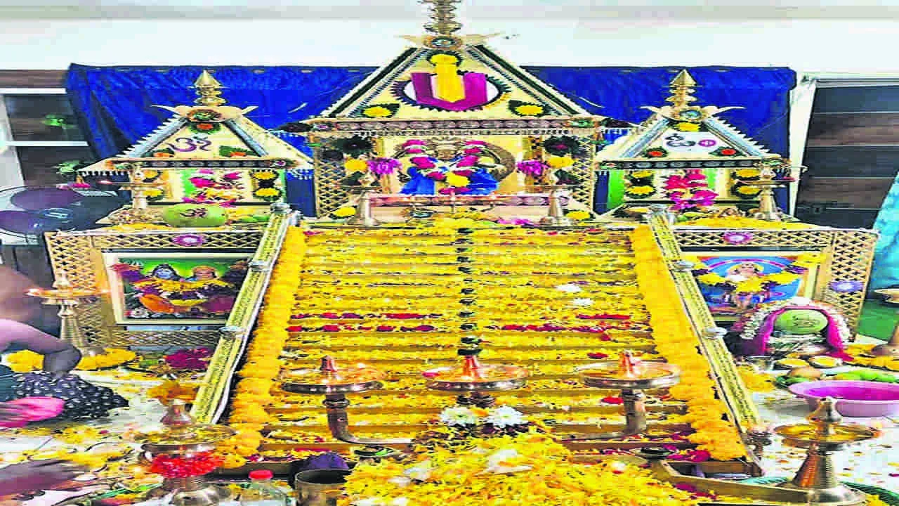 GOD: ఘనంగా అయ్యప్ప పడిపూజ