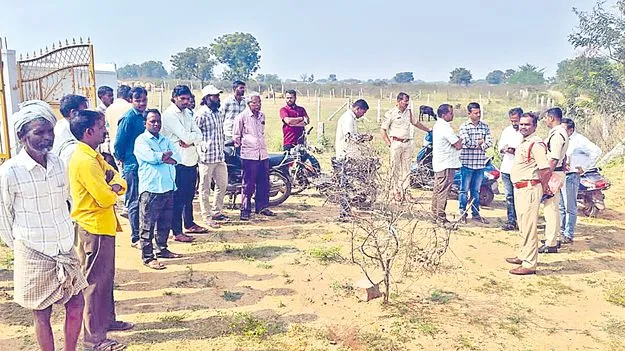 35 Booked for Lottery: ఏకగ్రీవానికి వేలంపాట.. 35 మందిపై కేసు