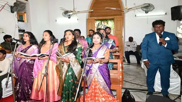 Karimnagar:   ఘనంగా క్రిస్మస్‌ వేడుకలు