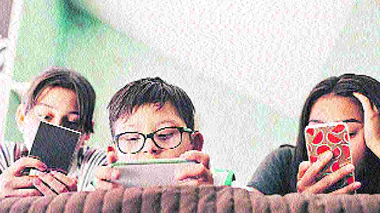 Digital Bomb in Children: చిన్నారుల చేతిలో డిజిటల్‌ బాంబు