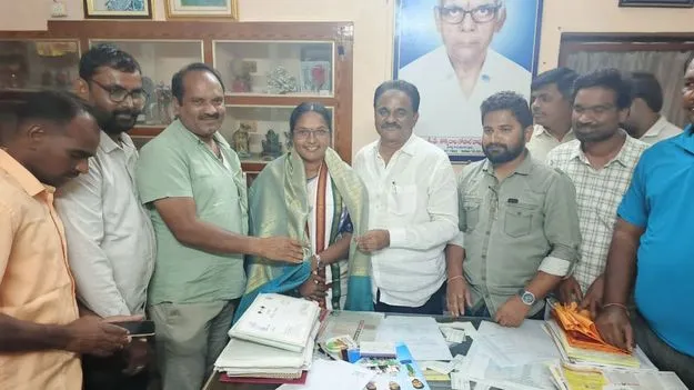 డీసీసీ అధ్యక్ష బాధ్యతలు స్వీకరించిన ఆత్రం సుగుణ