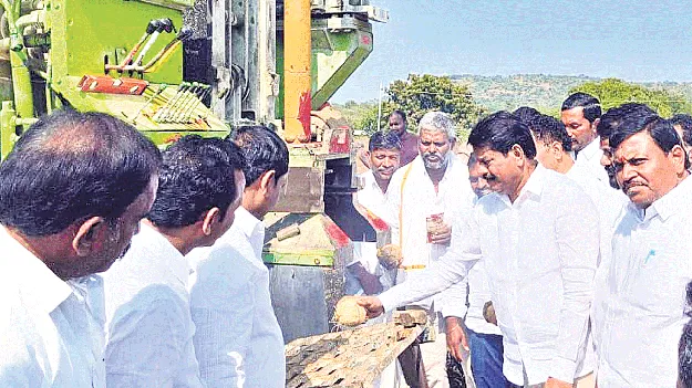 కాటంరాజు క్షేత్ర అభివృద్ధికి కృషి