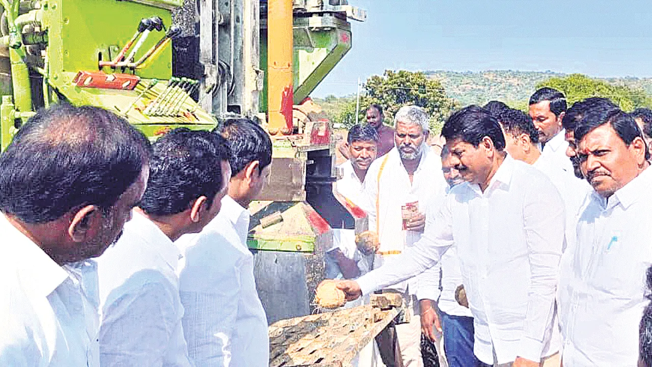 కాటంరాజు క్షేత్ర అభివృద్ధికి కృషి