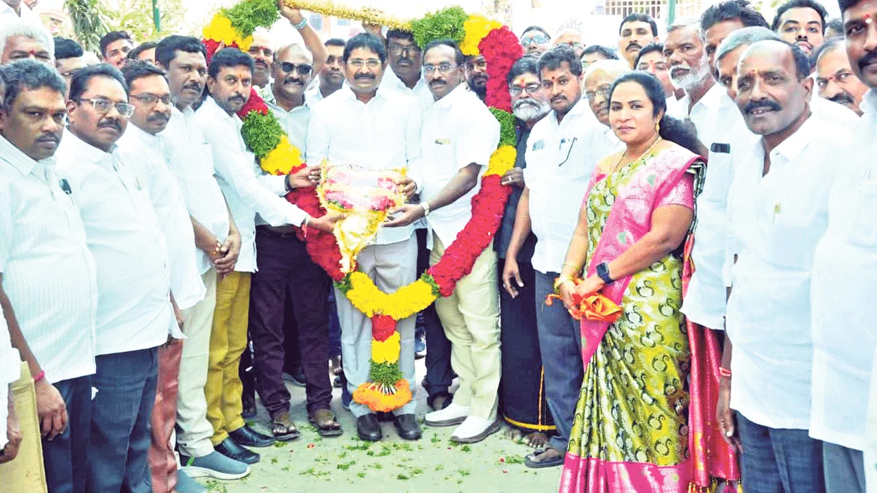 పార్టీ బలోపేతానికి కృషి చేయాలి