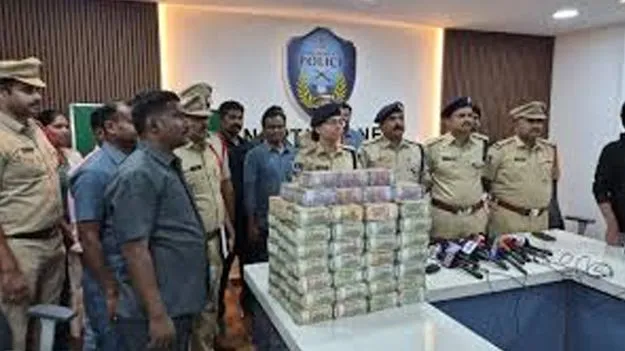 Hawala Cash Seized : సీట్ల కింద.. స్టెప్నీ టైరులో.. రూ.4.50 కోట్లు!