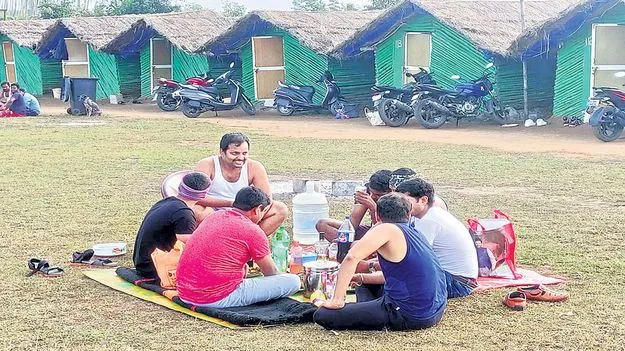 అసాంఘిక కార్యకలాపాలకు  అడ్డాగా ప్రైవేటు రిసార్ట్స్‌