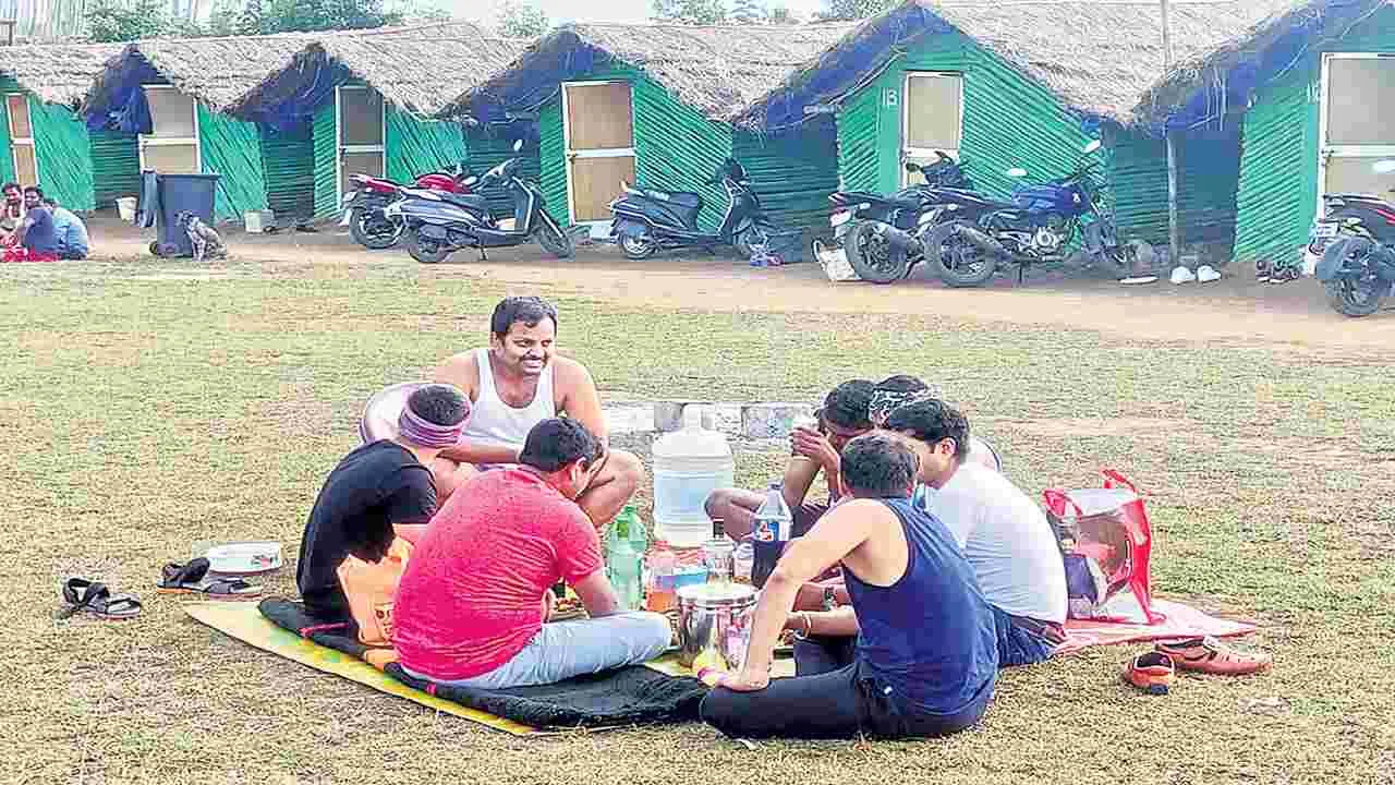 అసాంఘిక కార్యకలాపాలకు  అడ్డాగా ప్రైవేటు రిసార్ట్స్‌