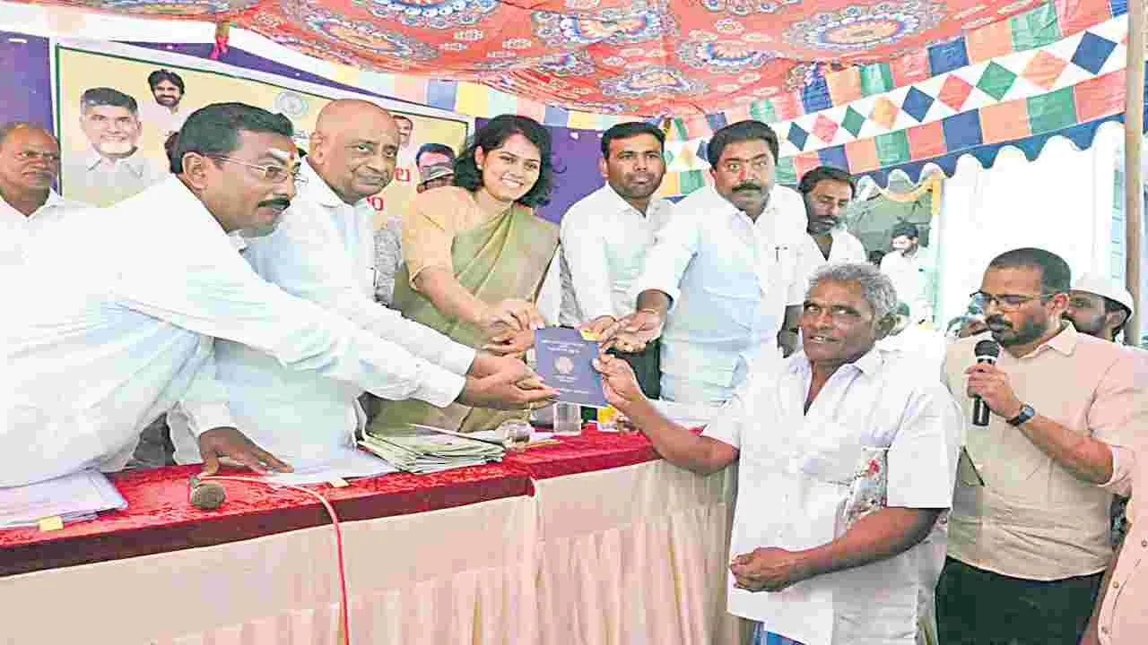 బయోమెట్రిక్‌ విధానంలో పాస్‌బుక్‌