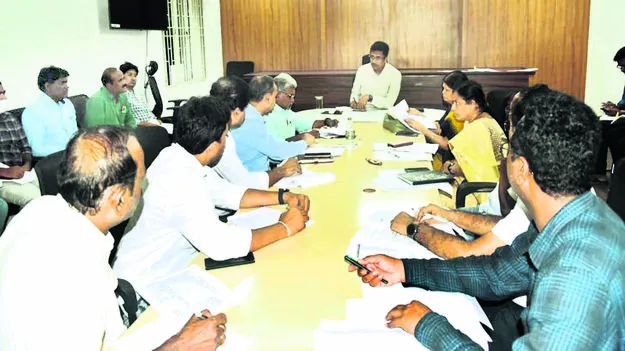 COLLECTOR: వైద్యసేవలు మెరుగుపడాలి: కలెక్టర్‌