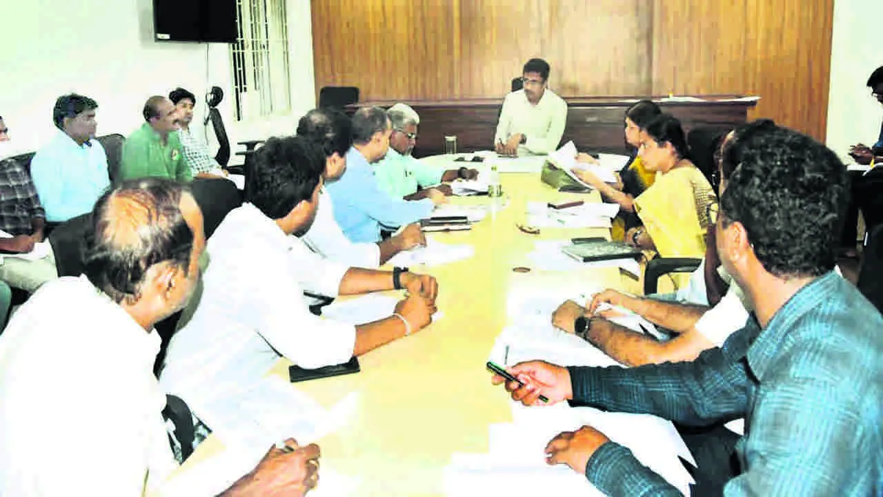 COLLECTOR: వైద్యసేవలు మెరుగుపడాలి: కలెక్టర్‌