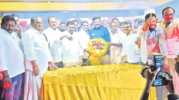 అట్టహాసంగా కందుల జన్మదిన వేడుకలు