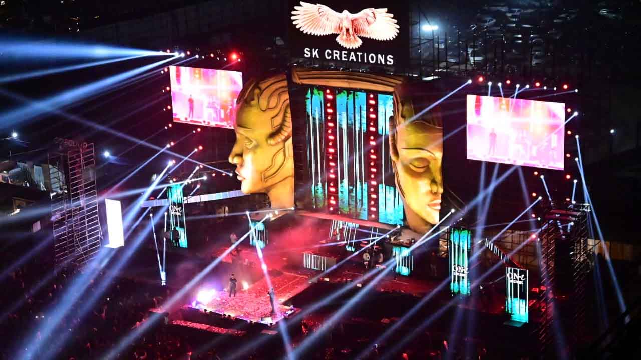 ఘనంగా న్యూఇయర్ వేడుకలు..