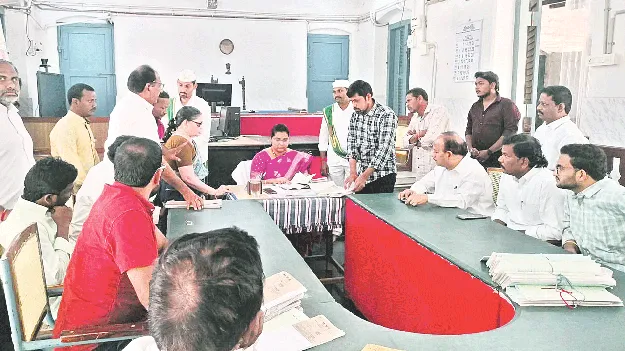 రాజీమార్గమే ఇరువర్గాల విజయం