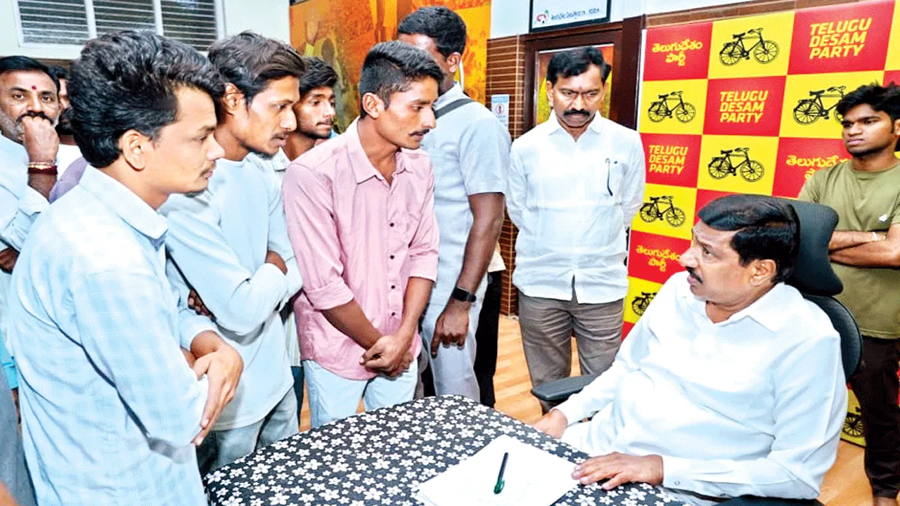 ప్రజా సమస్యలను పరిష్కరించండి 