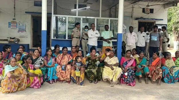 ఇంటిగ్రేటెడ్‌ మార్కెట్‌లో సదుపాయాలు లేవని