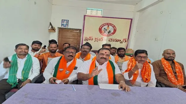 మధుకర్‌ ఆత్మహత్యకు కారణమైన వారిని వెంటనే శిక్షించాలి 