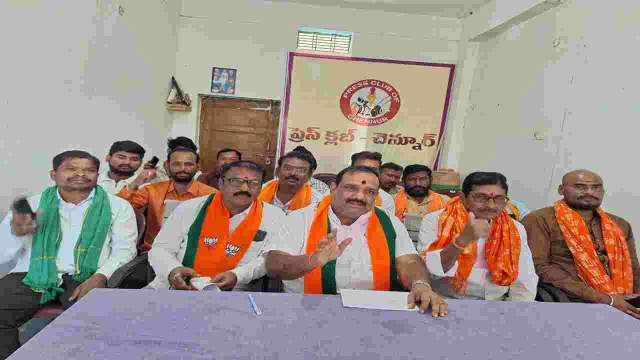 మధుకర్‌ ఆత్మహత్యకు కారణమైన వారిని వెంటనే శిక్షించాలి