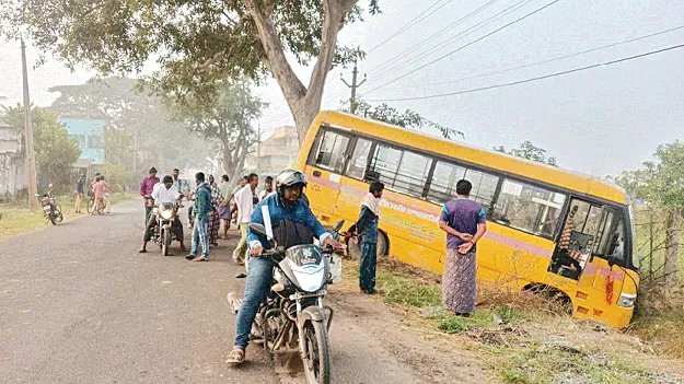 త్రుటిలో తప్పిన ప్రమాదం