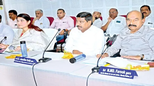 ఆరుతడి పంటలకే ప్రాధాన్యమివ్వండి