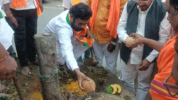 వాజ్‌పేయి విగ్రహ ఏర్పాటుకు భూమిపూజ