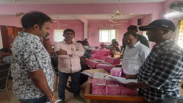 ఎన్నికల ఏర్పాట్లను పరిశీలించిన డీపీవో