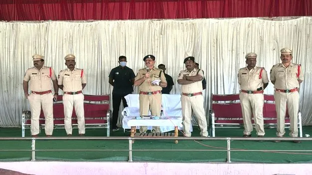 ఎన్నికల కమిషన్‌ నిబంధనలకు లోబడి పనిచేయండి