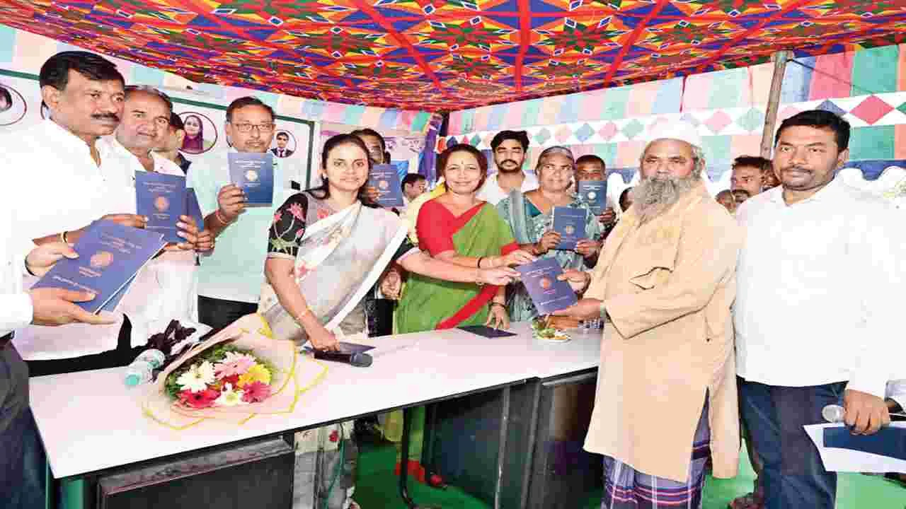 రాజముద్రతో కొత్త పాసు పుస్తకాలు