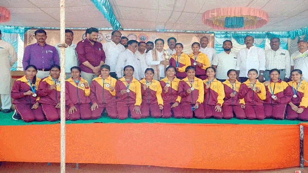 అత్యాపత్య క్రీడకు ప్రాధాన్యం 