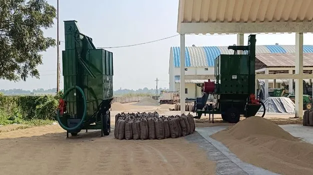 తేమ శాతాన్ని తగ్గించే  గ్రెయిన్‌ డ్రైయ్యర్‌ మిషన్లు