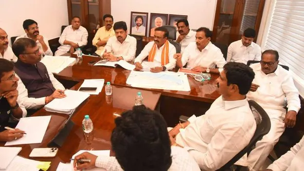 జాతీయ రహదారులను  అభివృద్ధి చేయండి