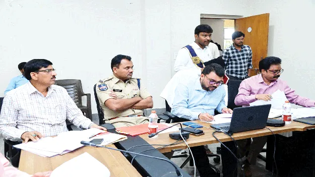 సమష్టి కృషితో పంచాయతీ ఎన్నికలు నిర్వహిస్తాం