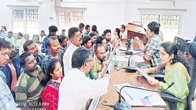 అర్జీల పరిష్కారంపై నిర్లక్ష్యం తగదు  