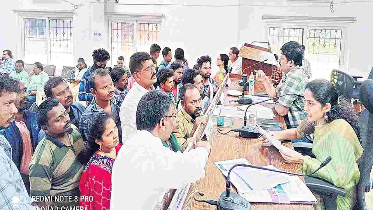 అర్జీల పరిష్కారంపై నిర్లక్ష్యం తగదు