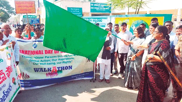 వృద్ధులను గౌరవించడం అందరి బాధ్యత : కలెక్టర్‌