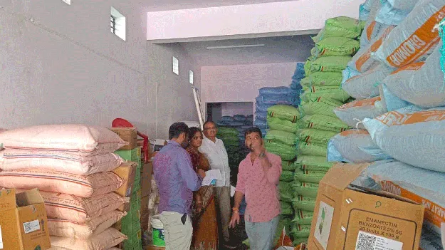 ఎరువులు దుకాణాల్లో కొనసాగిన తనిఖీలు