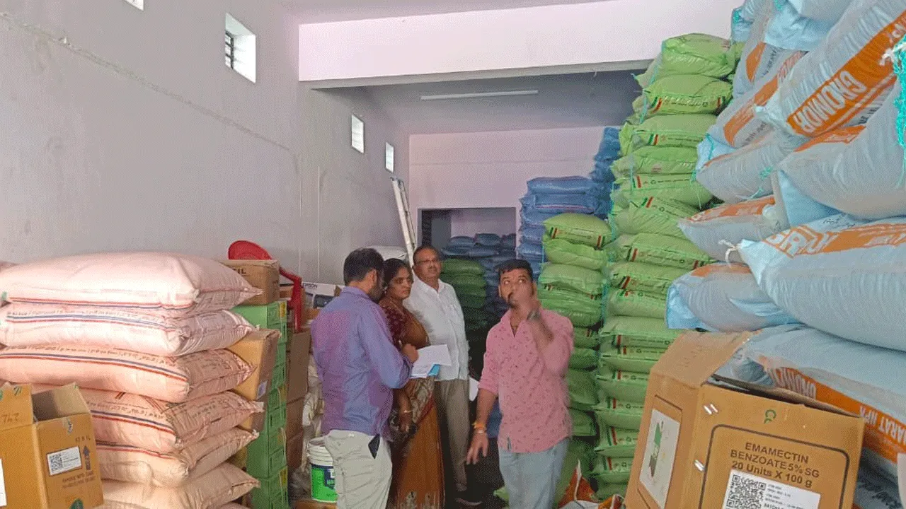 ఎరువులు దుకాణాల్లో కొనసాగిన తనిఖీలు