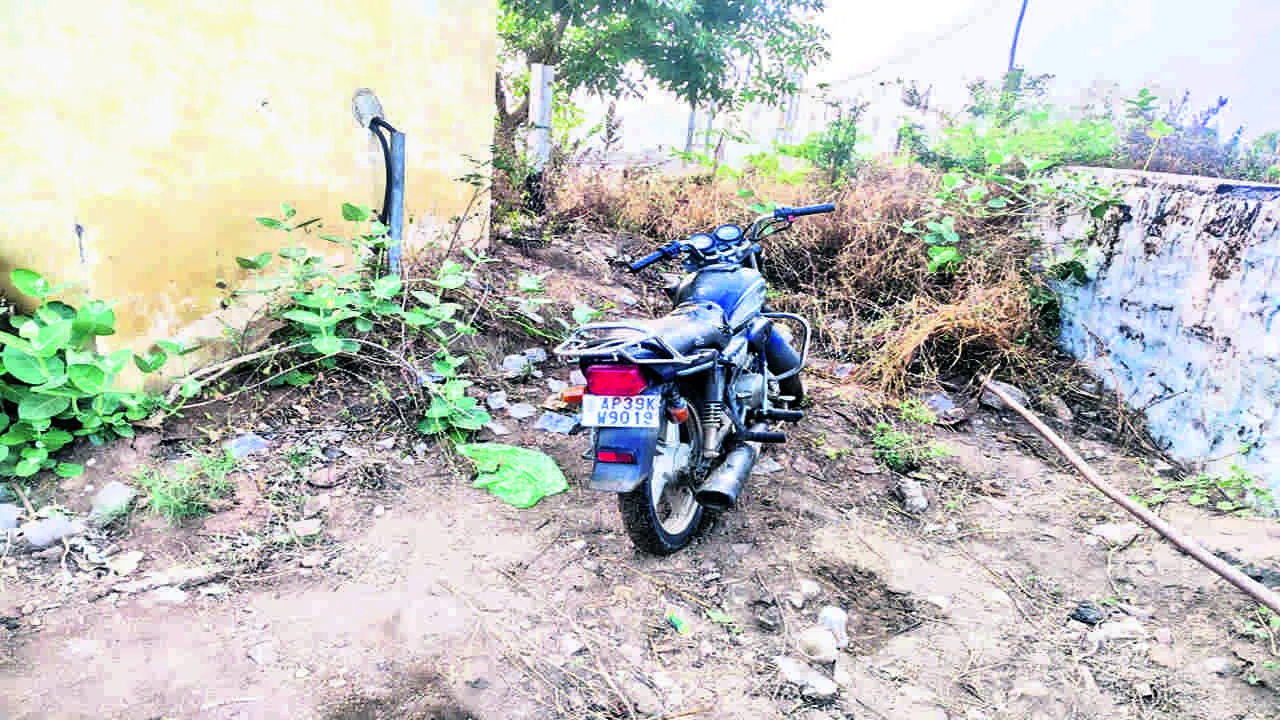 ROBARIES : దొంగలు బాబోయ్‌... దొంగలు..!