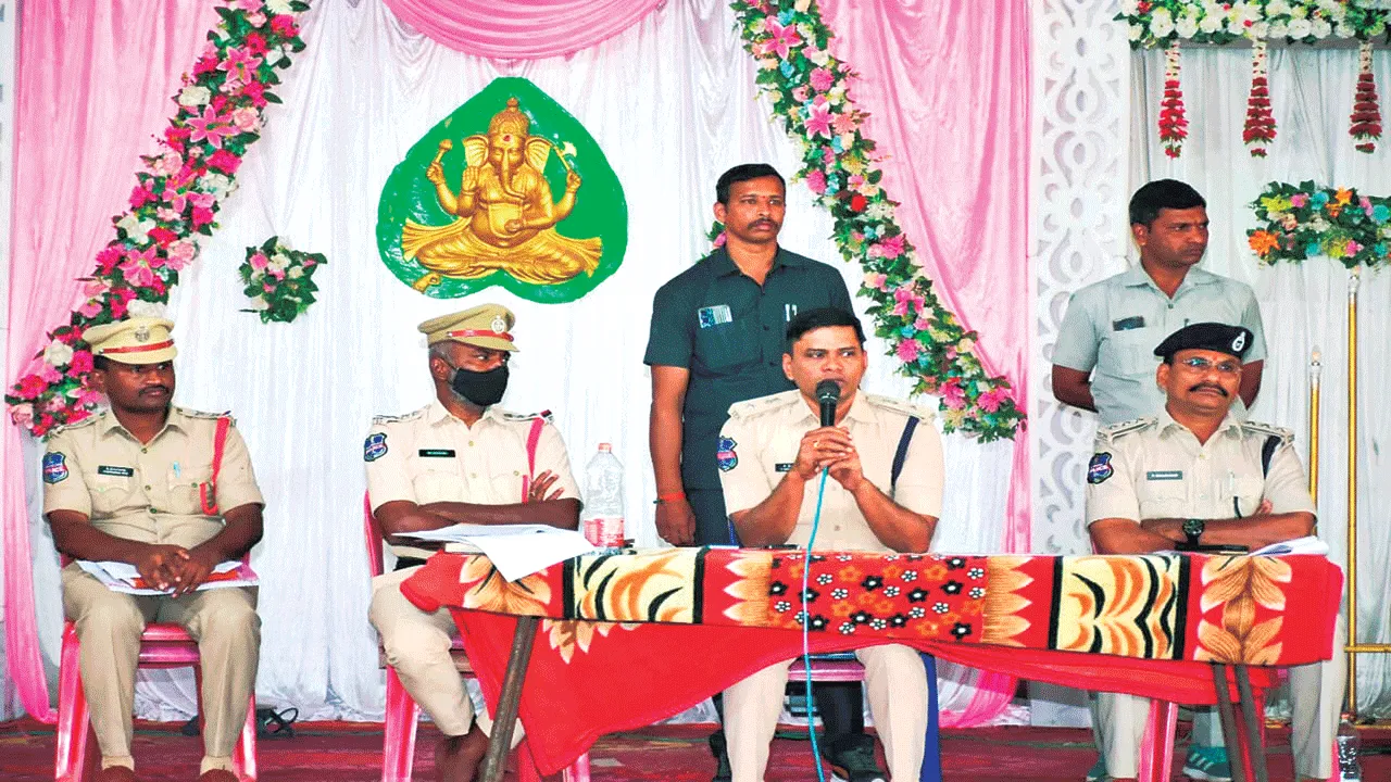 ఒత్తిడికి లోనవకుండా విధులు నిర్వహించండి