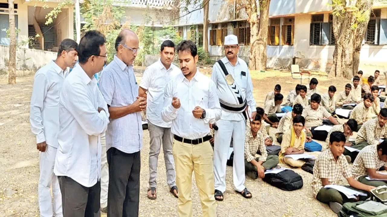 వంద శాతం ఉత్తీర్ణత సాధించాలి