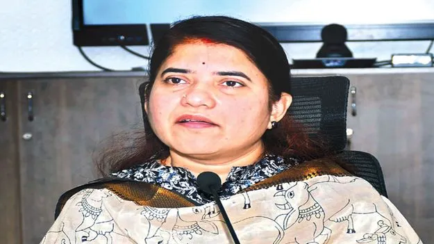 గిరిజనులకు జీవనోపాధి కల్పించండి 