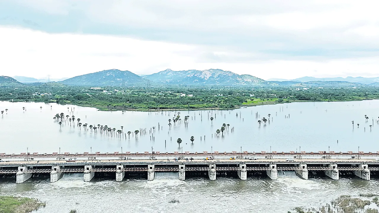 ‘జలాశయం’ నిండినా  రైతుకు వ్యథే..!