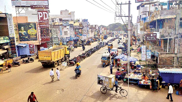  స్థలాలు లేక.. పార్కింగ్‌కు బేజారు