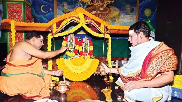 శ్రీగిరిపై భక్తుల సందడి 