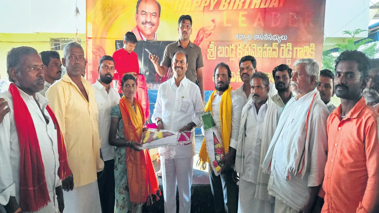 అభివృద్ధి చేసి ఆదర్శంగా నిలవాలి