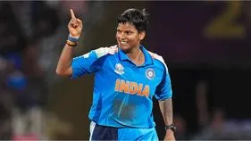 Deepti Sharma: దీప్తి శర్మ ప్రపంచ రికార్డు.. తొలి బౌలర్‌గా!