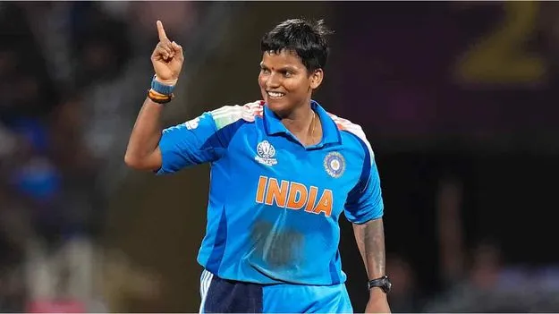 Deepti Sharma: దీప్తి శర్మ ప్రపంచ రికార్డు.. తొలి బౌలర్‌గా!
