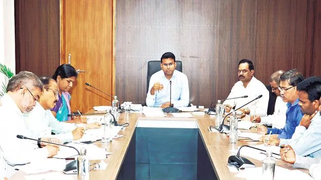 ప్రభుత్వ భూములు కాపాడాలి