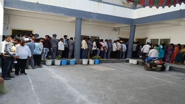 పోటెత్తిన ఓటర్లు..