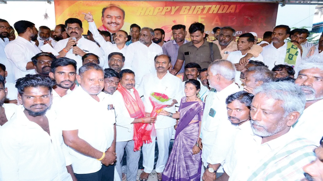 కూటమి సర్పంచుల చూపు ఎమ్మెల్యే వైపు