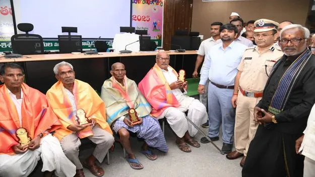 వయోవృద్దుల సంక్షేమ చట్టంపై అవగాహన కలిగి ఉండాలి